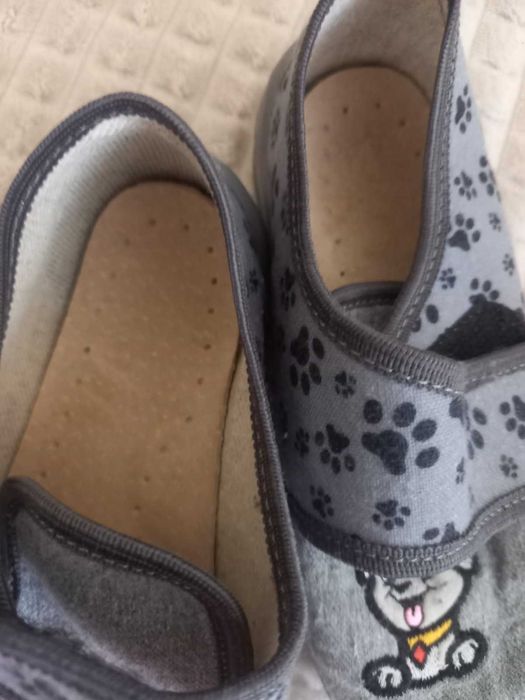 пантофи 25 номер за градина/ясла 10 лв