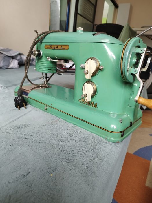 Продам швейную машину. Тула. Бу машина