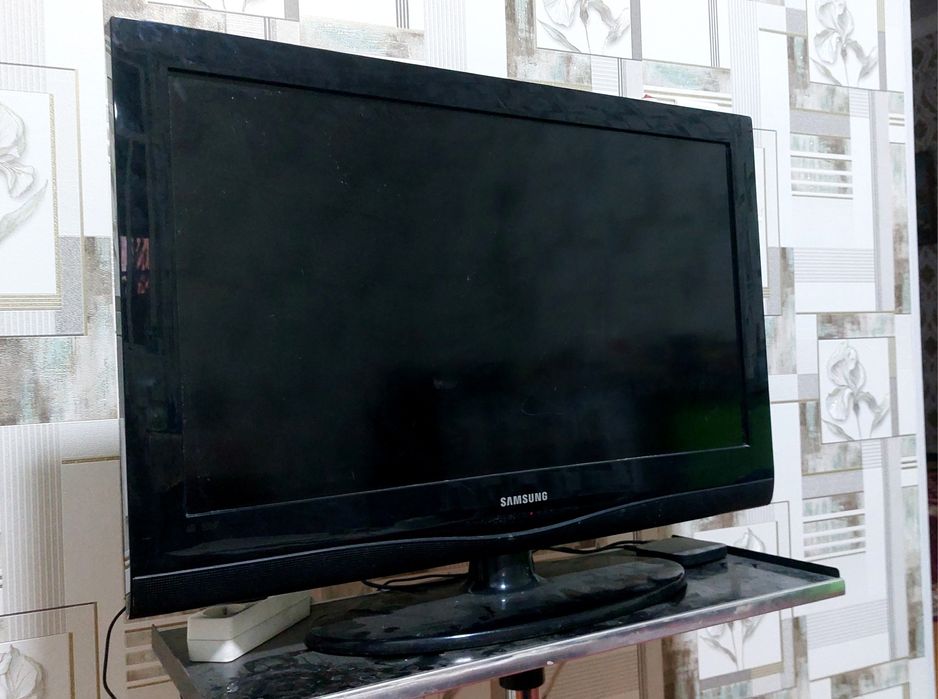 Телевизор Samsung 32 LCD