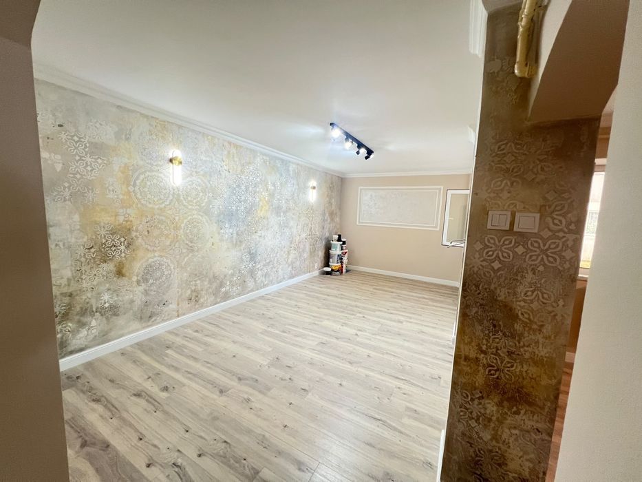 Vand apartament decomandat pe mioritei