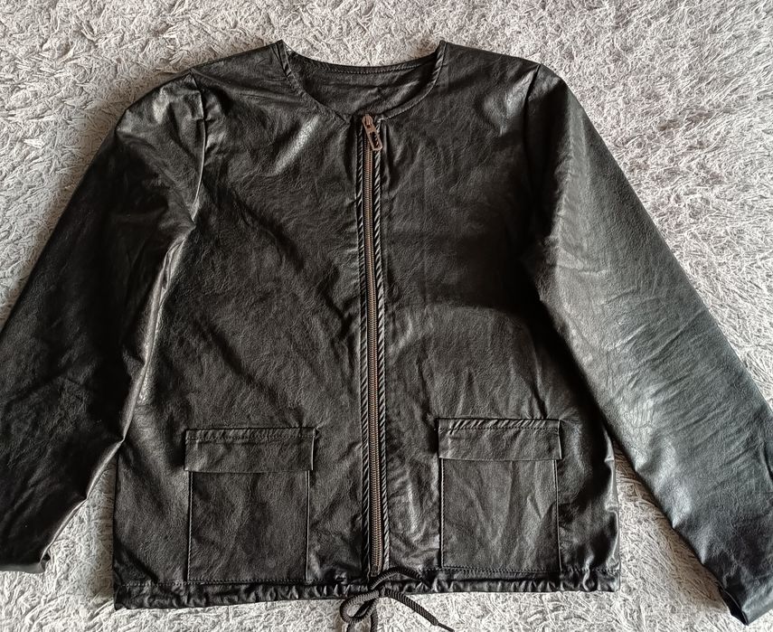 Куртка лёгкая на девочку