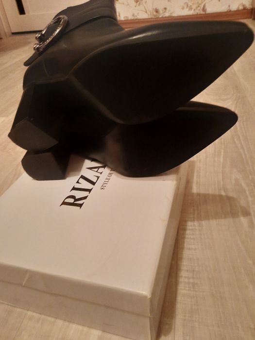 Продам женское сапоги 39-40раз