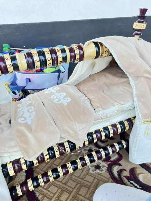 Бесик 10 000 тг