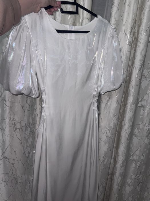 Белое платье