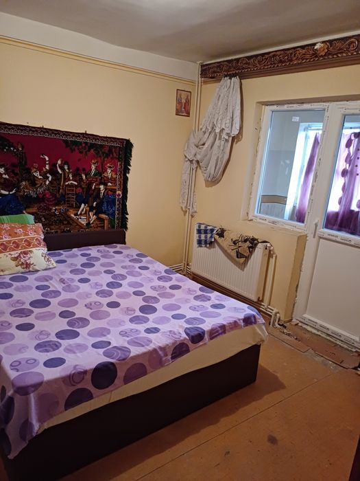 Vand ap cu doua camere decomandat etaj 1  central