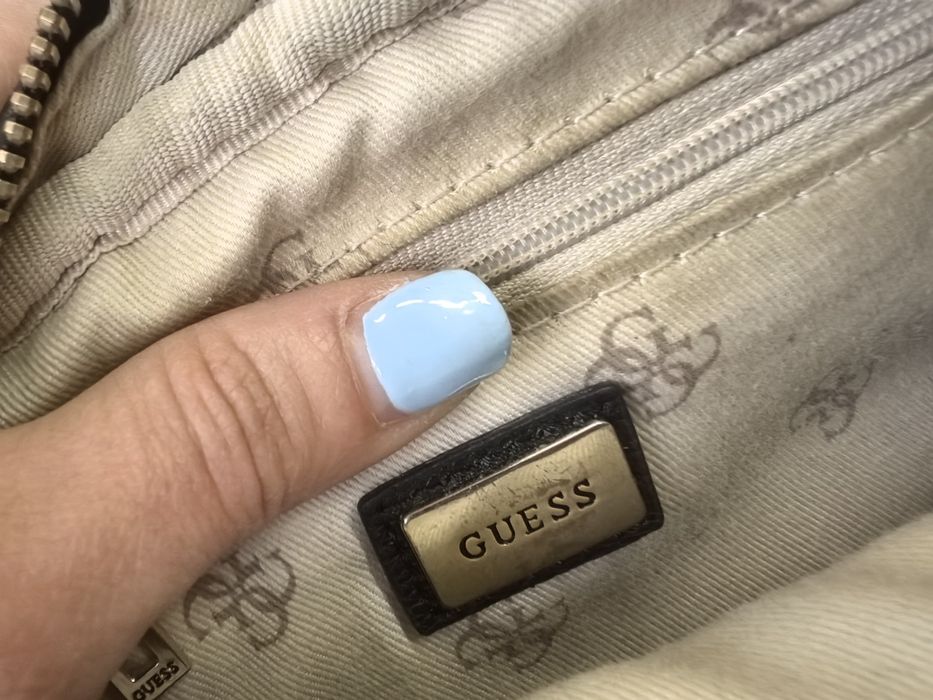 Чанта и портфейл Guess
