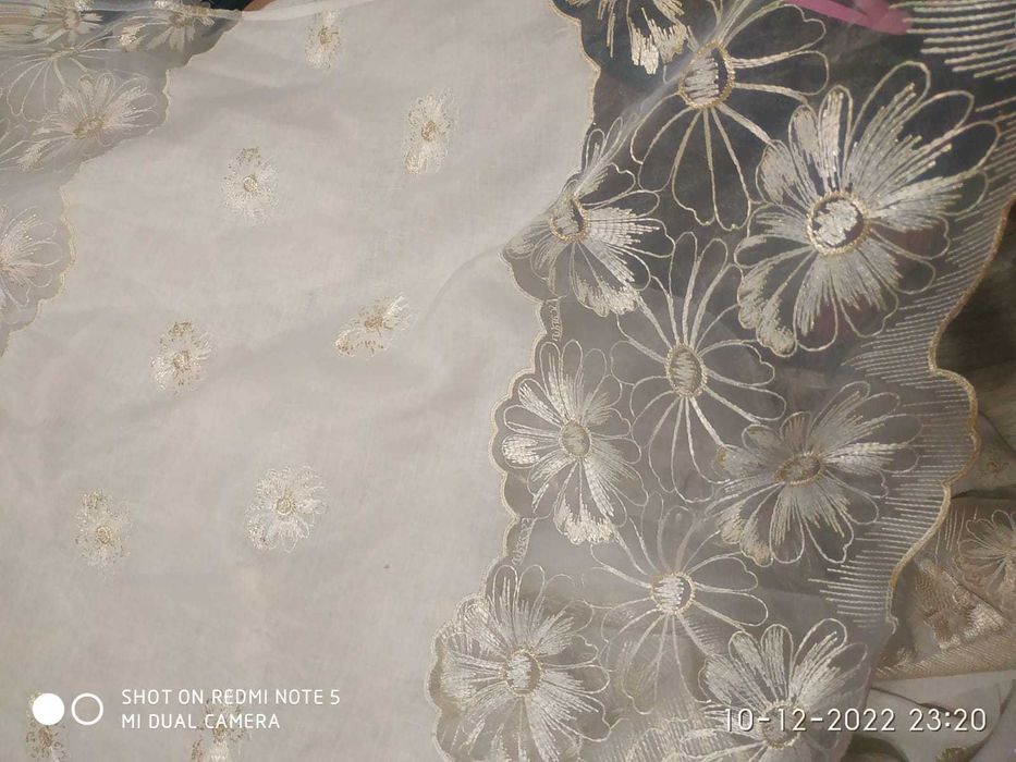 Продам тюль молочного цвета