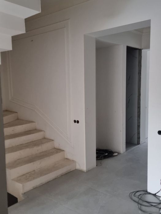 Продаётся 2х этажный дом,1,8 сотки.Улица Алимкент,метро Дустлик,153 шк