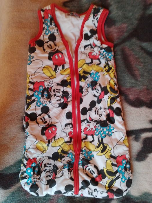 Продавам зимно  детско спално чувалче  за 9 -12 месечно бебе.