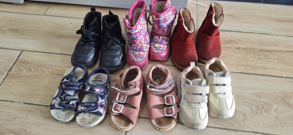 Отдам даром детскую обувь