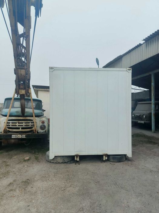 Yuk moshinasi borti.