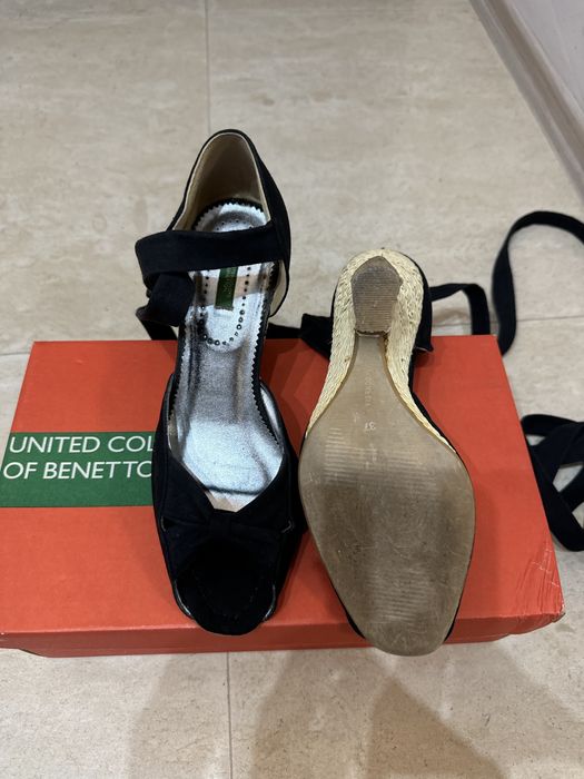Черни сандали Benetton