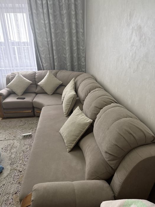 Продам угловой диван без дефектов состояние хорошее бережно использова