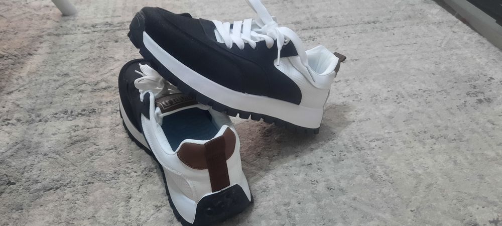 Продам новые кроссовки