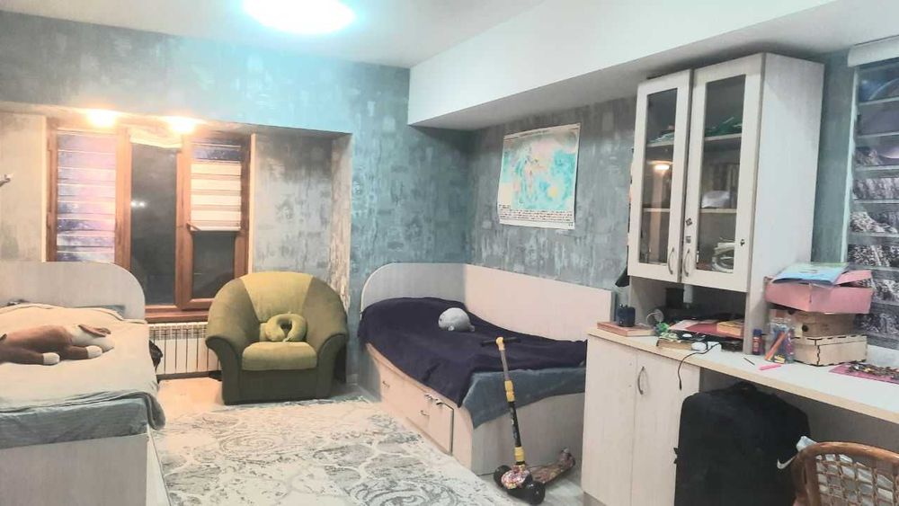 Продается  4\3\9 103 m2  ц-1  в центр города дом кирпичный !!