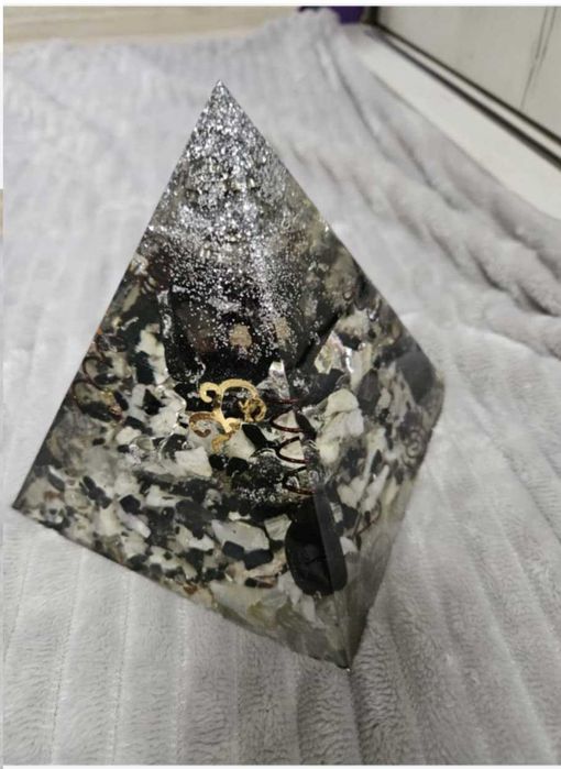 Piramida orgon yng yang 16,5x 16 handmade