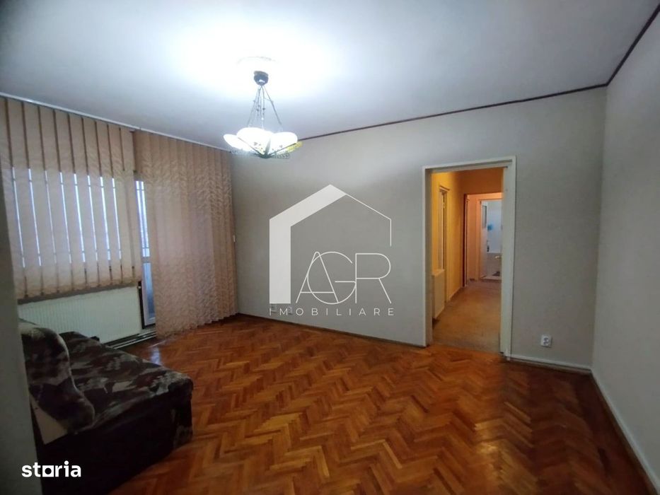 Apartament cu 4 camere, zona Nord
