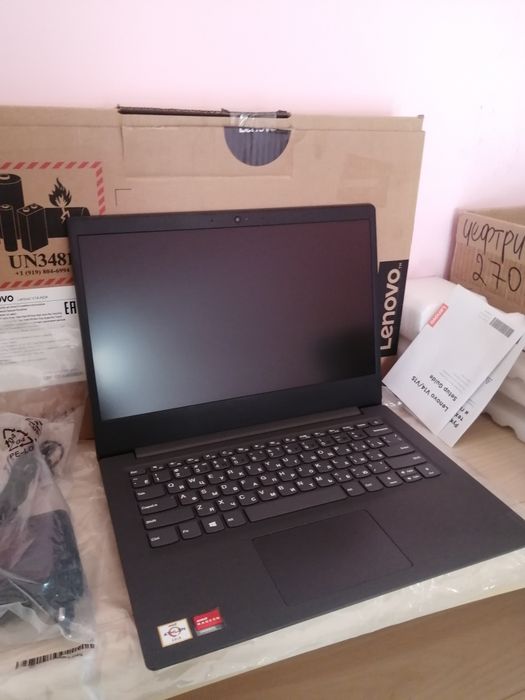 Lenovo /8 Gb DDR4/SSD.