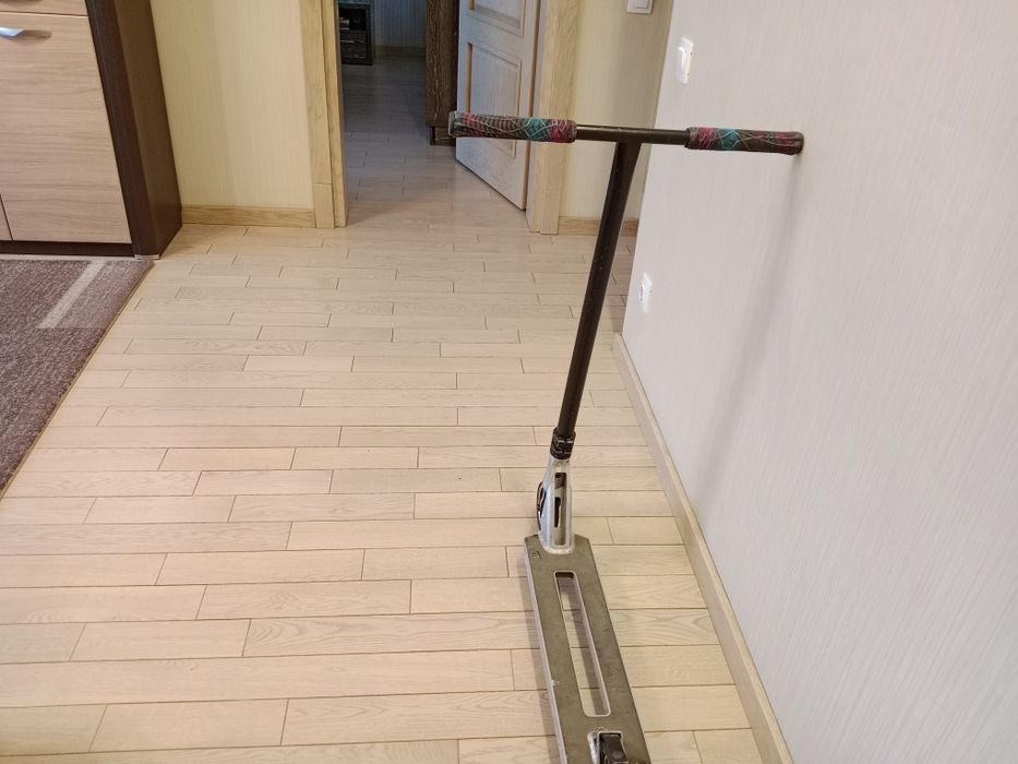 Продаётся самокат бренд limit