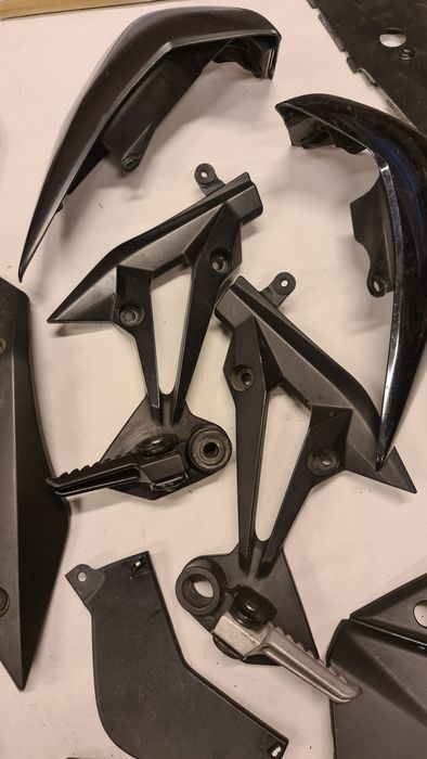 Scărița scărițe pilot pasager Kawasaki Z750 Z1000 anii 2007 2012 stop