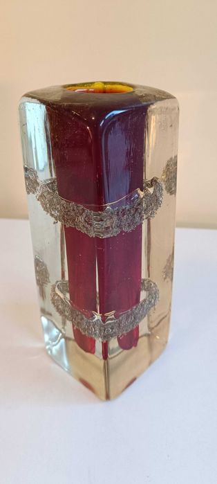 Декоративна стъклена ваза