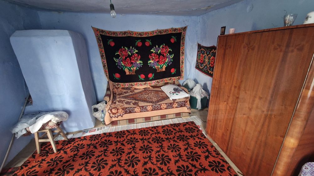 Casa batraneasca 60m.p.  caramida si teren 2185m.p. Stoicăneşti-Olt