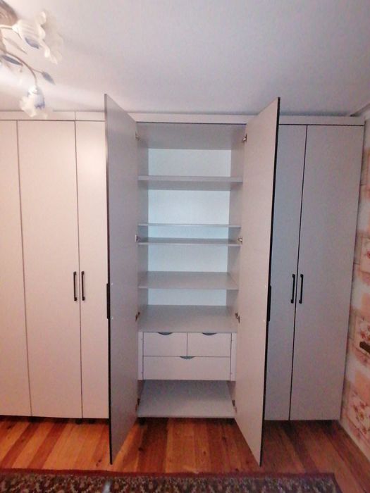 Срочно продаётся шкаф гарнитур