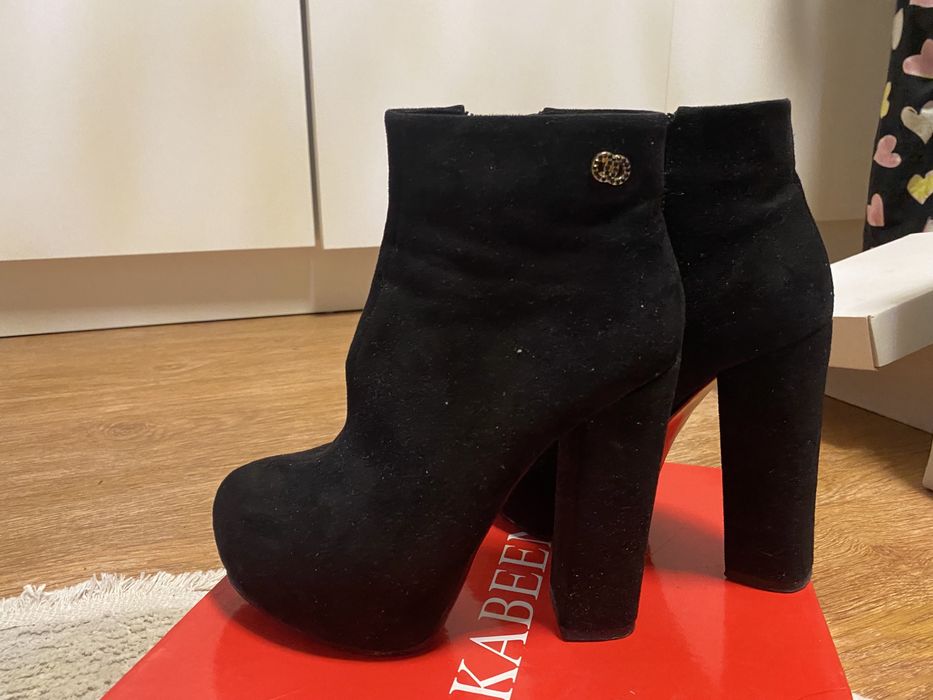 Продам батильоны замшевые