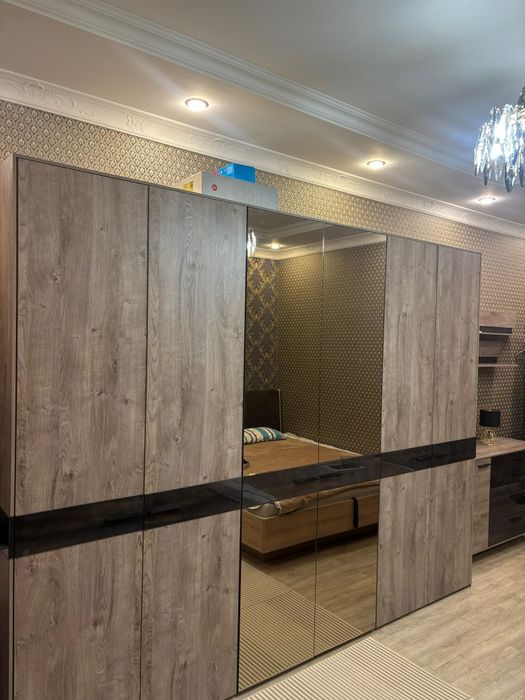 Продам большой шкаф