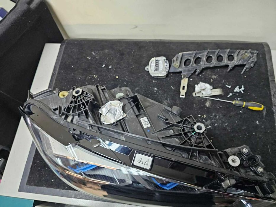 Десен фар за BMW 3 4 M3 M4 Laser G20 G22 G80 G82  в отлично състояние.