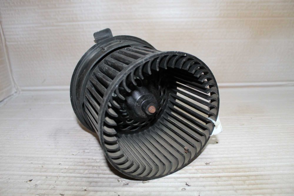 Вентилатор парно Пежо 308 1.6и 09г Peugeot 308 1.6i 2009