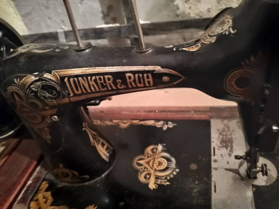 Антикварна шевна машина JUNKER & R UH