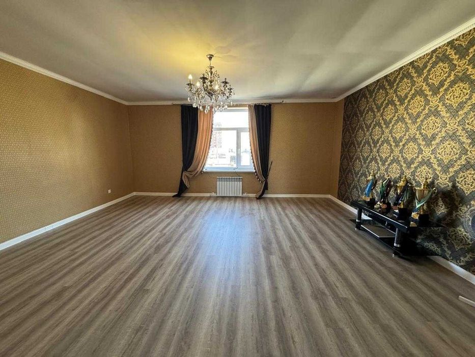 Продам Коттедж на 8 микрорайоне