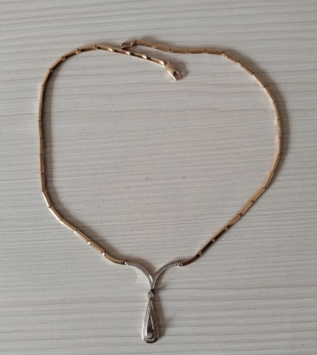 Золотое колье с бриллиантами