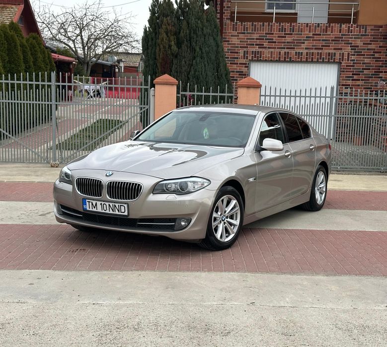 Bmw f10 520i 2.0 benzina an 2012 automat unic proprietar fiscal pe loc 

Dublu Climatronic functional 
Padele volan
Sistem start stop
Faruri bi-xenon