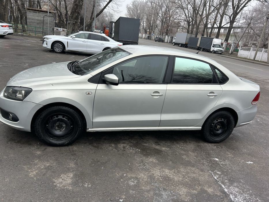 Volkswagen поло 2012 …..