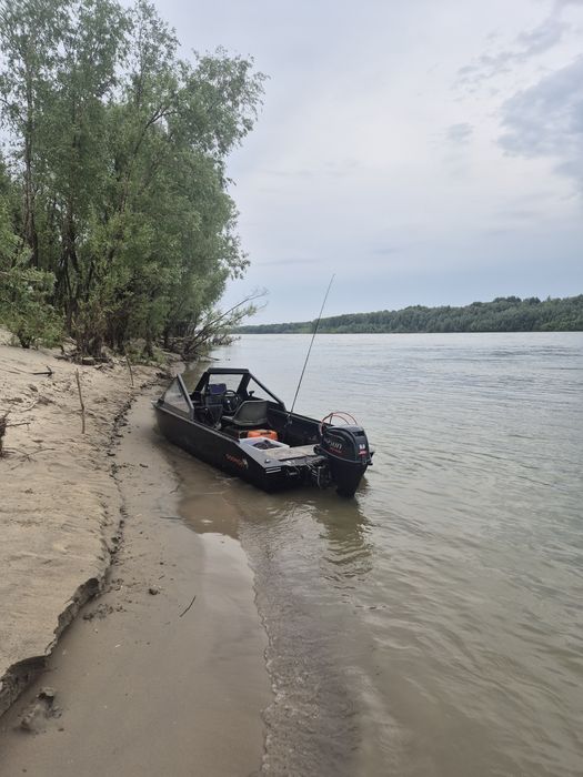 Продам лодку вместе с прицепом