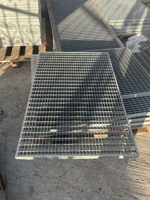 Trepte  zincate galvanizate