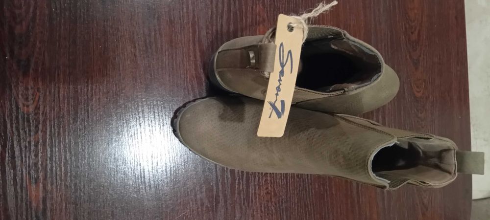 Продавам велурени нови боти