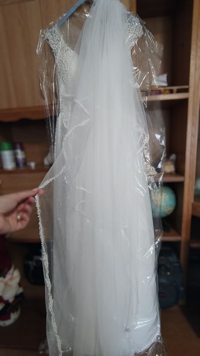 Rochie de mireasă mărimea S, cu voal lung și crinolină