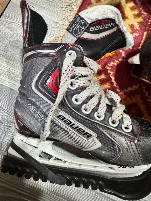 Коньки хоккейные