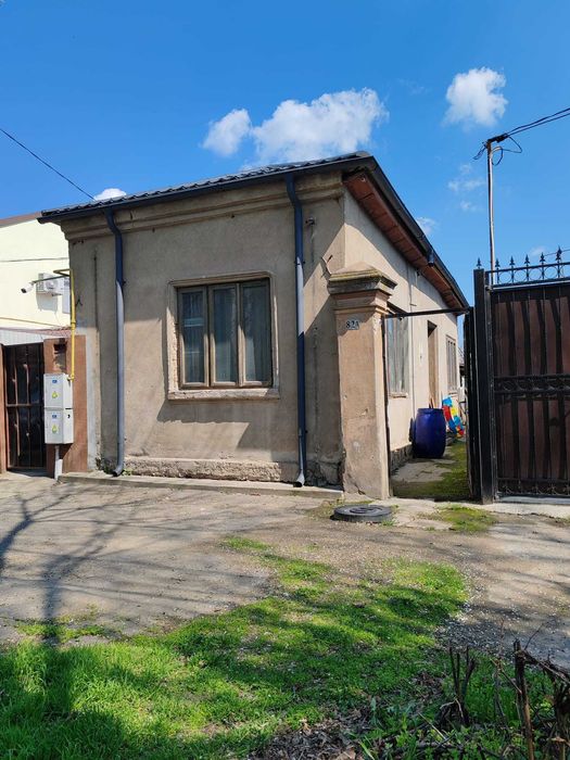 Casa batraneasca din caramida si paianta pentru demolat sau renovare aproape de Piata Concordia