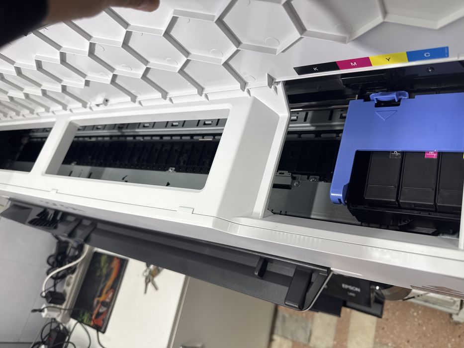 Продам широкоформатный плоттер Epson SC T5100 почти новый