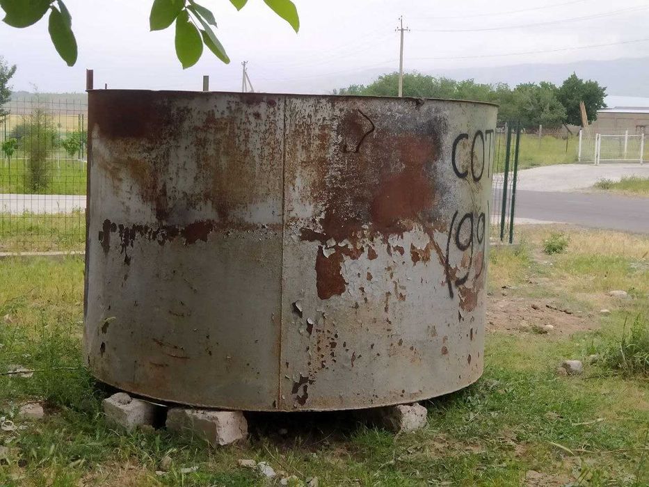 Продается металлическая ёмкость бочка