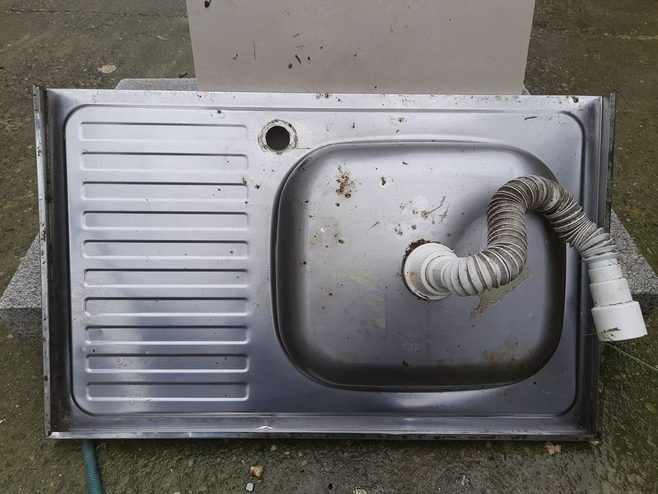 chiuveta din tabla cu tot sifon si evacuare