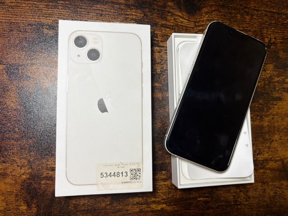 IPhone 13 white.