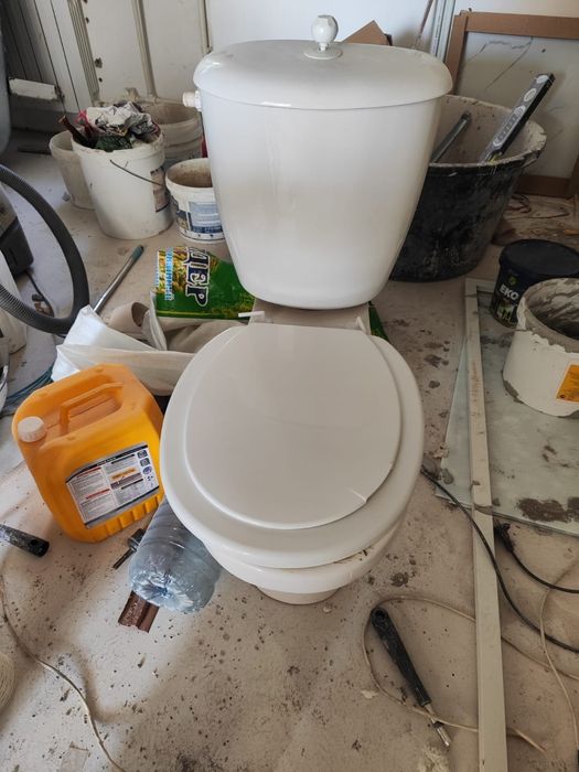 Раковина с зеркалом + унитаз