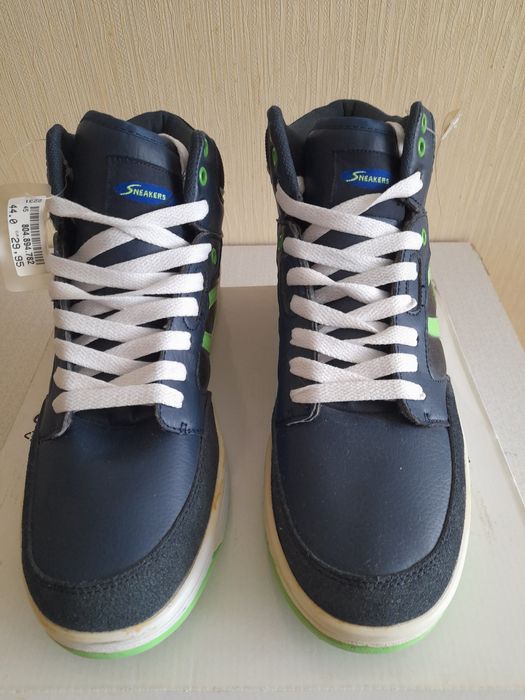 Продам высокие кросовки