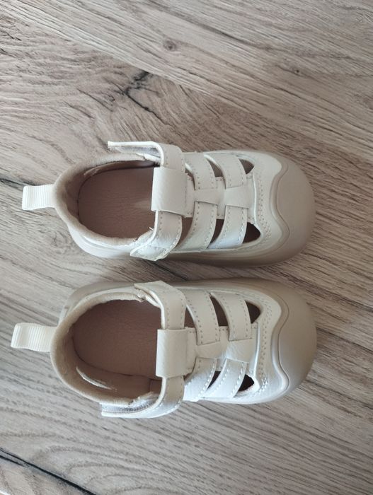 Детские сандали новые
