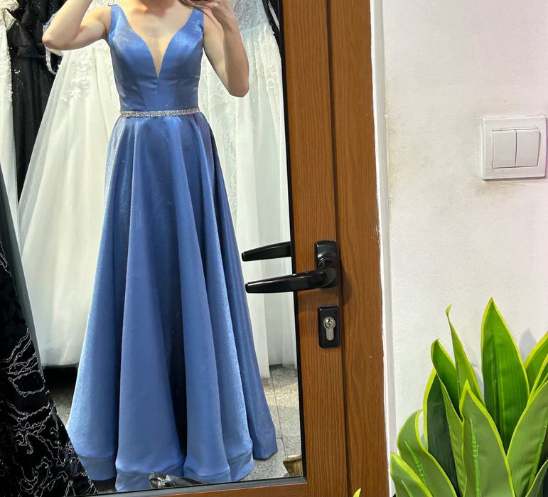 Синя бална рокля